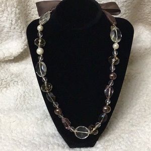 Brown tone & clear Lucite w Br Pearls necklace❣️